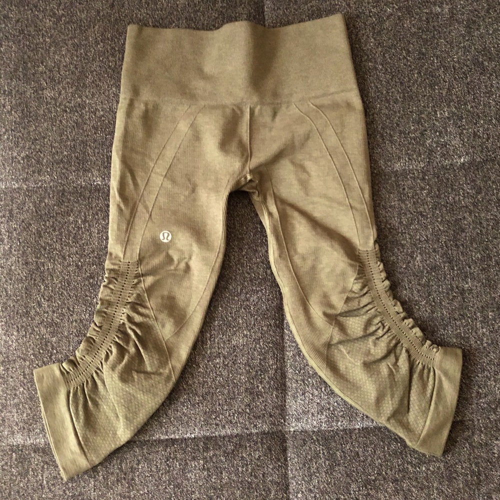 Lulu Lemon Epp & Flow Crop- Sage